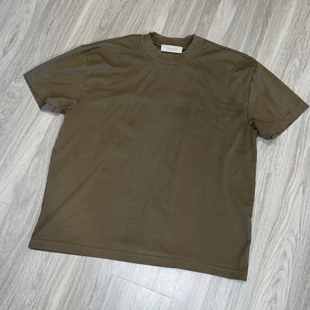 Men’s Essentials Fear of God t shirt, size M big runs very big! Army green color
